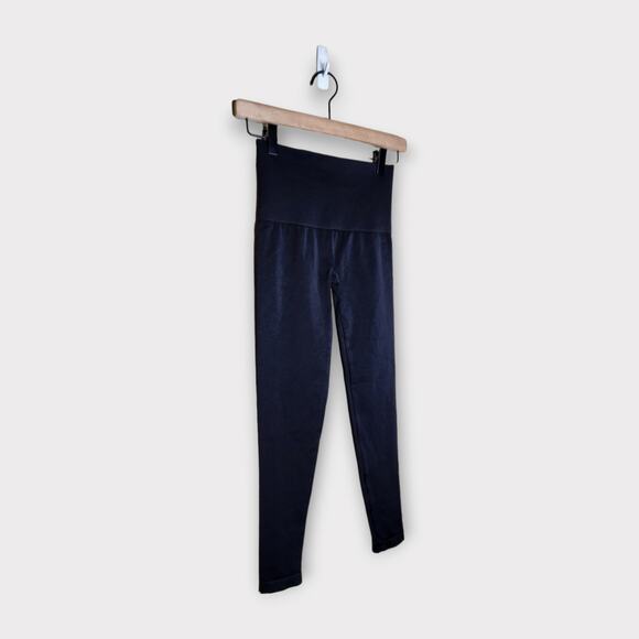 Assets by Spanx Black Compression Slimming Leggings Women's Size Small - Picture 2 of 4